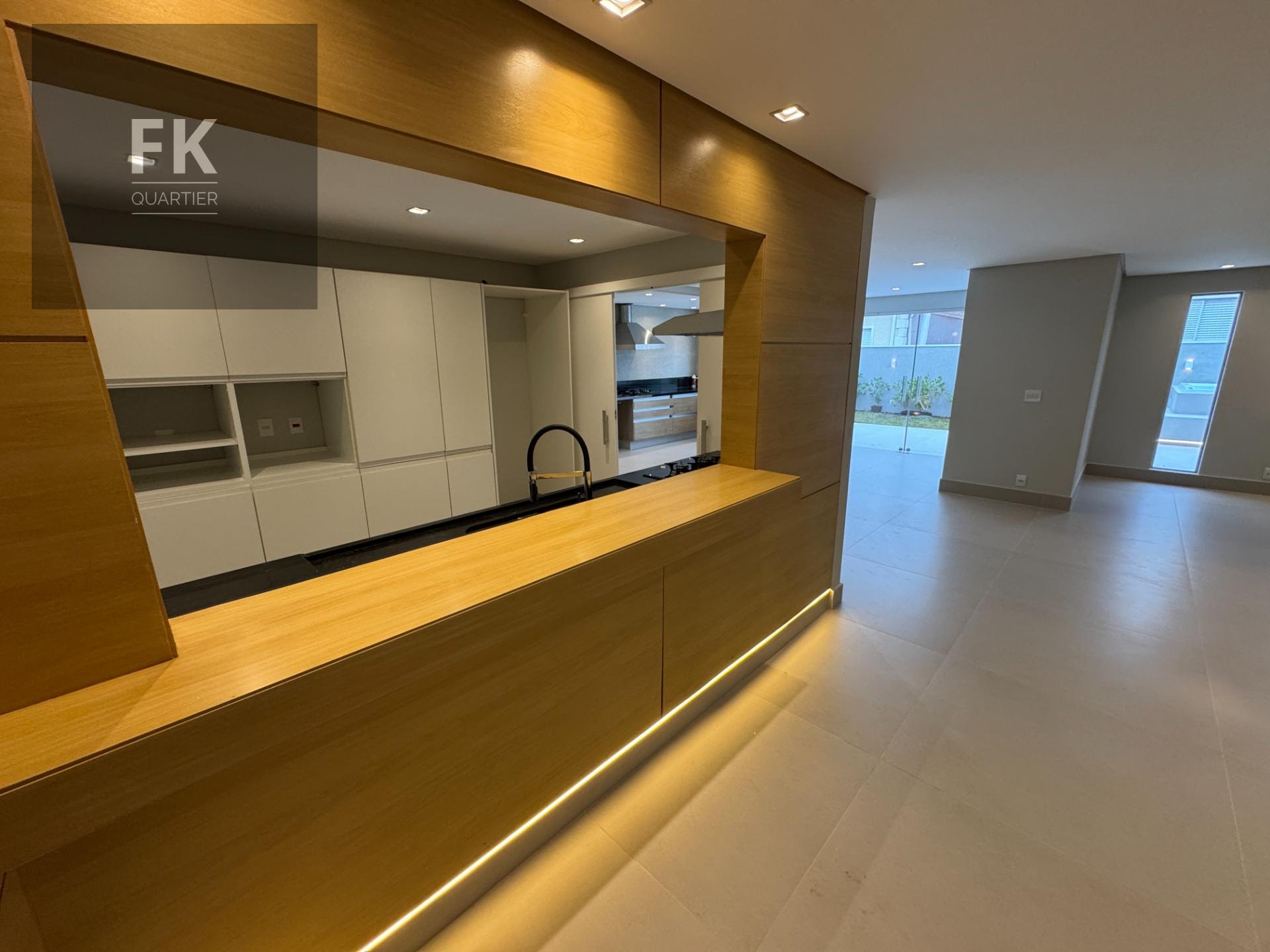 Casa à venda com 3 quartos, 3 suítes, 2 vagas e 235m² no Tamboré, Santana de Parnaíba (SP) — foto 11 de 23