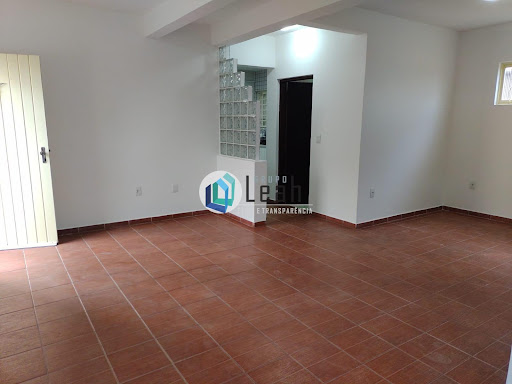 Casa para Locação c/ 161m² no Jd. Colorado com 3 Quartos, 1 Suite e 3 Vagas