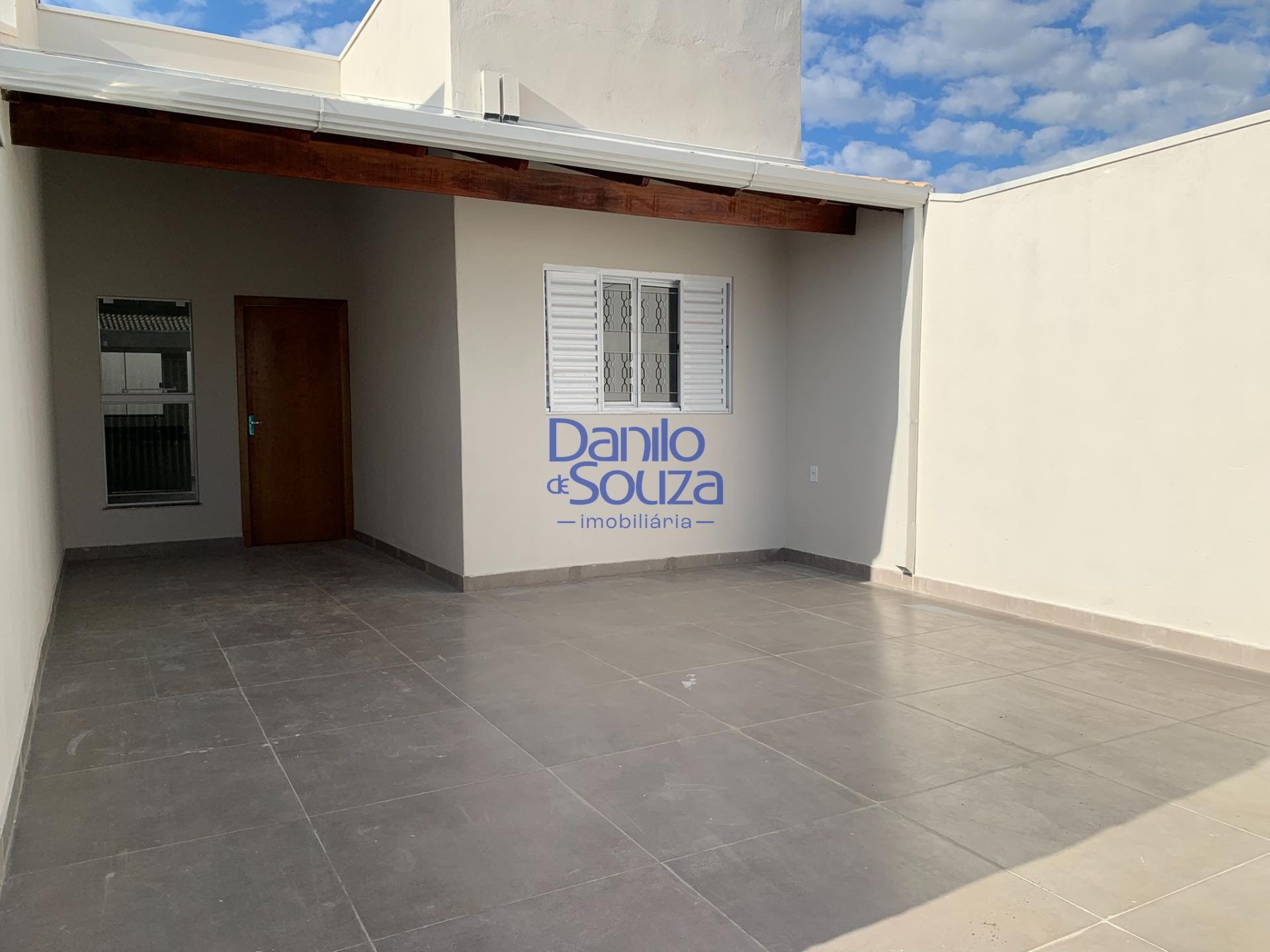 Casa à venda com 2 quartos, 2 vagas e 100m² no Dona Adélia II, Araxá — foto principal