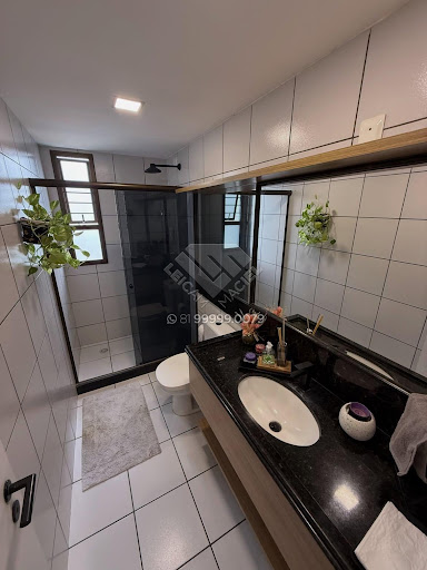Compre Apartamento à venda com 135m² e 3 quartos em Casa Forte, Recife. Varanda integrada, 3 quartos (2 suítes), 2 vagas e lazer. Agende visita com Leicam Maciel.