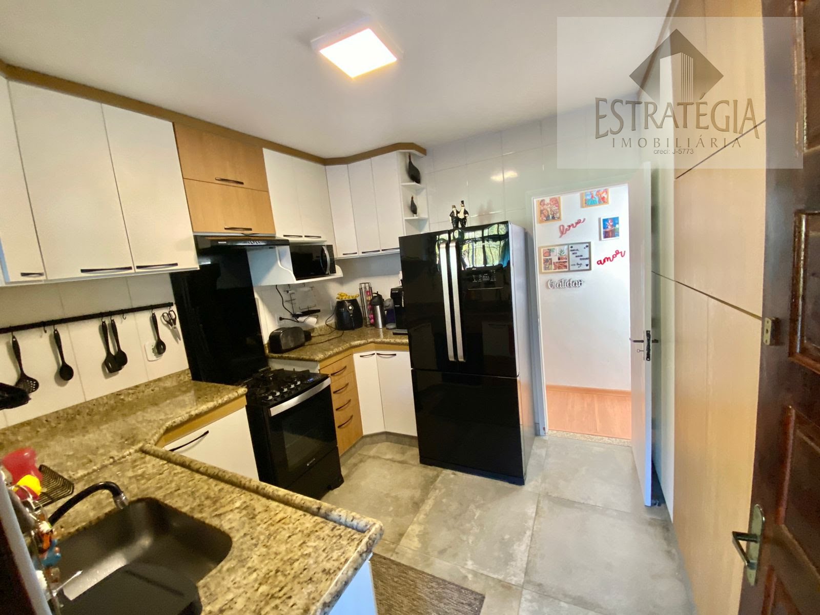Casa à venda com 2 quartos, 3 banheiros, 4 vagas e 240m² no Bingen, Petrópolis (RJ) — foto 7 de 11