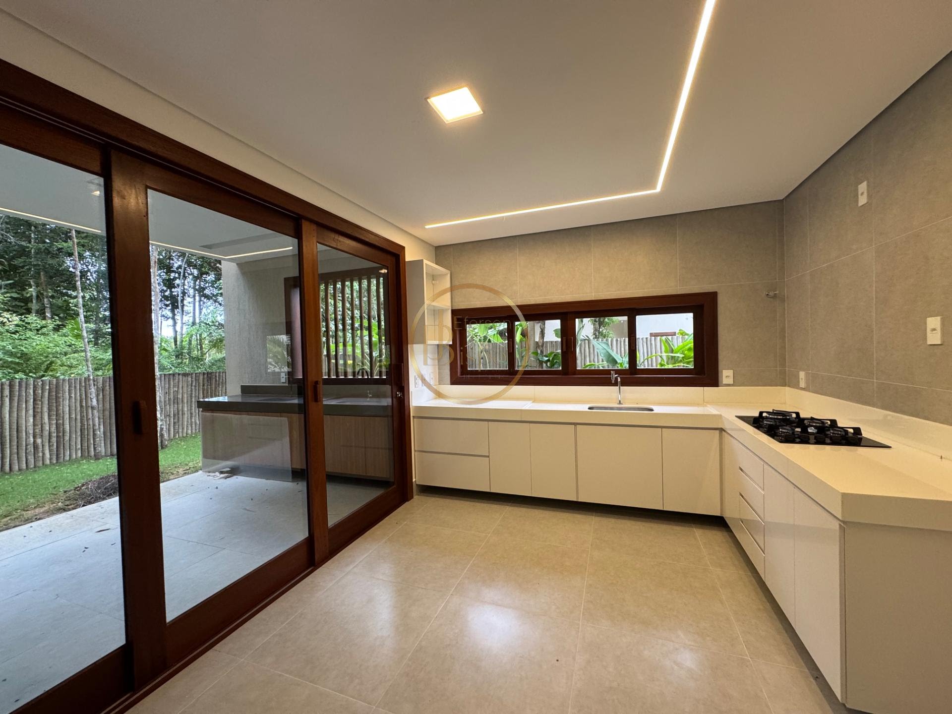 Casa à venda com 4 quartos, 4 suítes, 2 vagas e 230m² no Arraial D'ajuda, Porto Seguro (BA) — foto 2 de 17