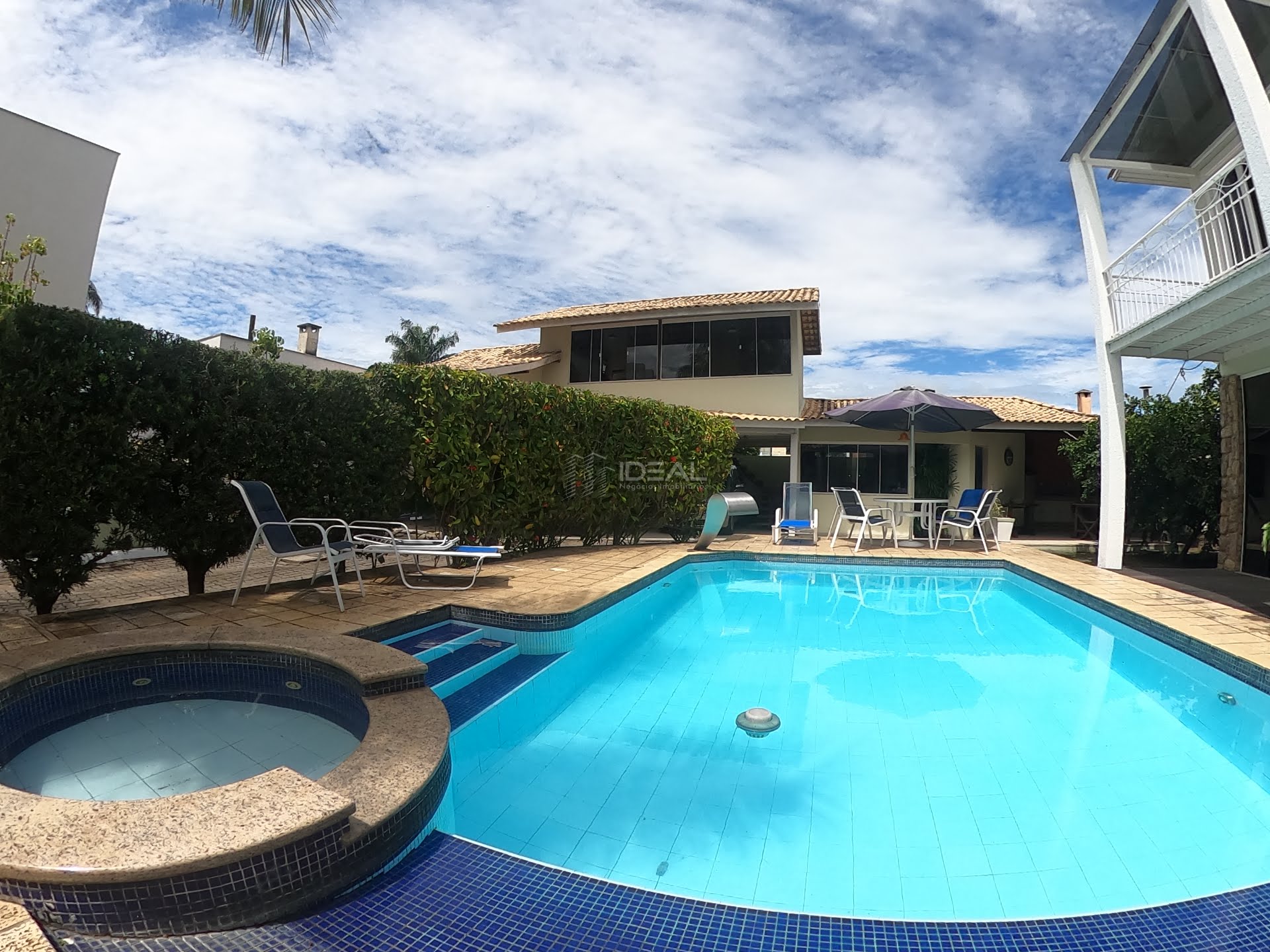 Casa Duplex de 5 quartos no condomínio Sonho Dourado - Campos dos Goytacazes, RJ 