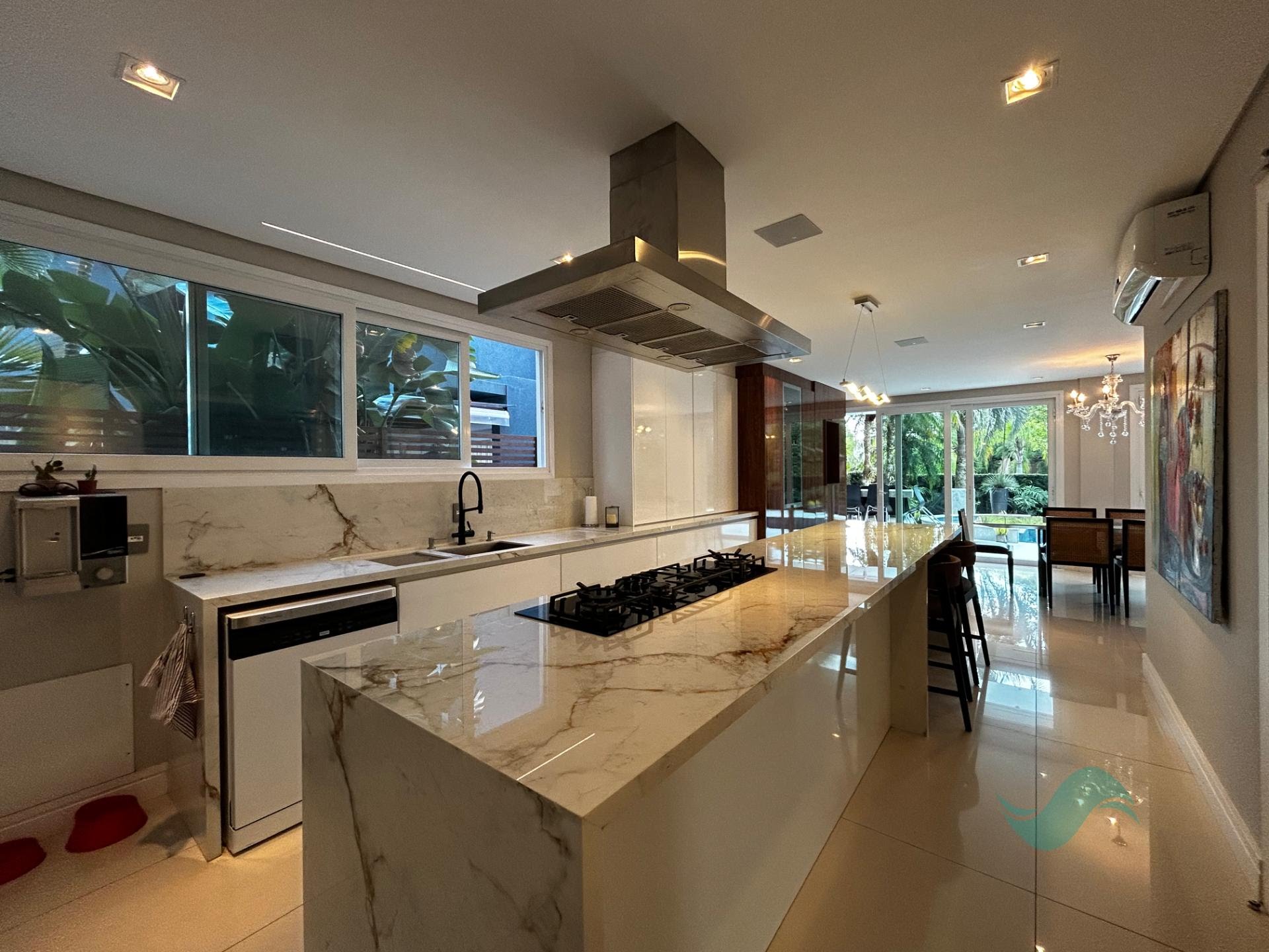 Casa à venda com 4 quartos, 4 suítes, 2 vagas e 540m² no Jurerê, Florianópolis (SC) — foto 9 de 19