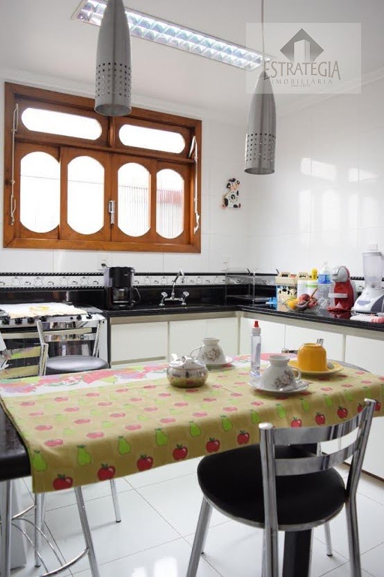 Casa à venda com 4 quartos, 3 suítes, 4 vagas e 110m² no Cascatinha, Petrópolis (RJ) — foto 20 de 25