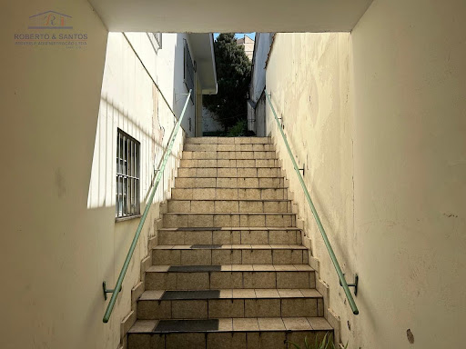 Escadas de acesso