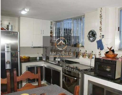 Casa à Venda no Ingá, Niterói: 198m², 4 Quartos, 4 Banheiros