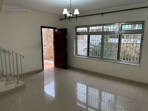 Sala, com piso em porcelanato