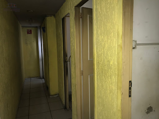 Corredor dos fundos do salão 