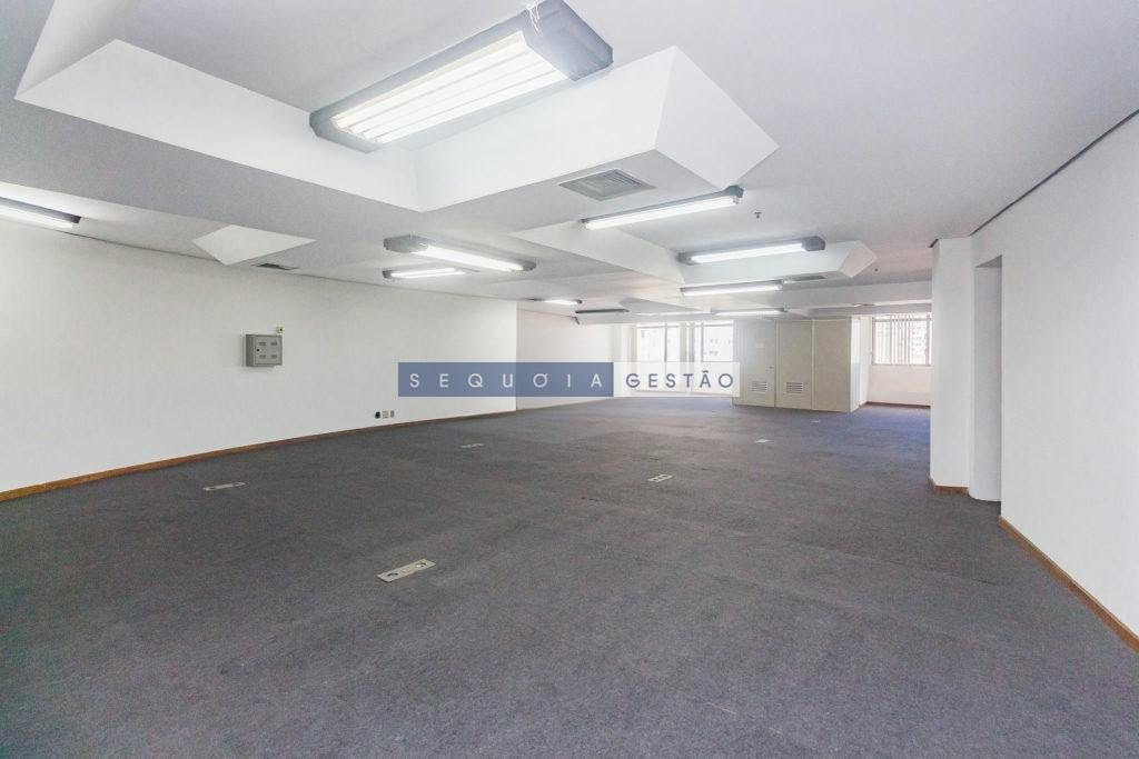 Comercial à venda com 1 banheiro, 4 vagas e 381m² no Floresta, Porto Alegre (RS) — foto 2 de 24