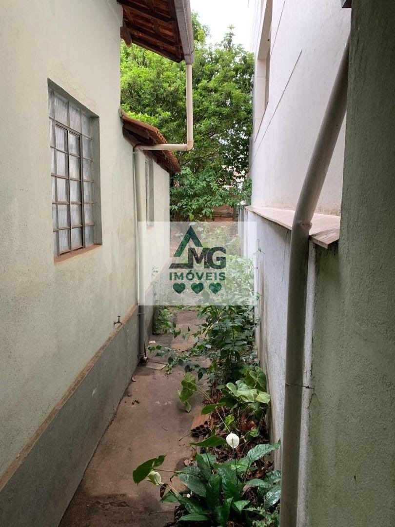 Casa à venda com 3 quartos, 1 banheiro e 330m² no Centro, Três Corações (MG) — foto 11 de 17