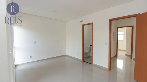 Casa Nova em Condomínio 3 Suítes e Espaço para sua Família