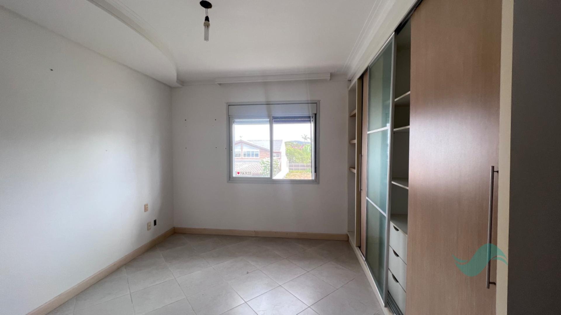Casa à venda com 4 quartos, 3 suítes, 2 vagas e 286m² no Jurerê, Florianópolis (SC) — foto 7 de 23