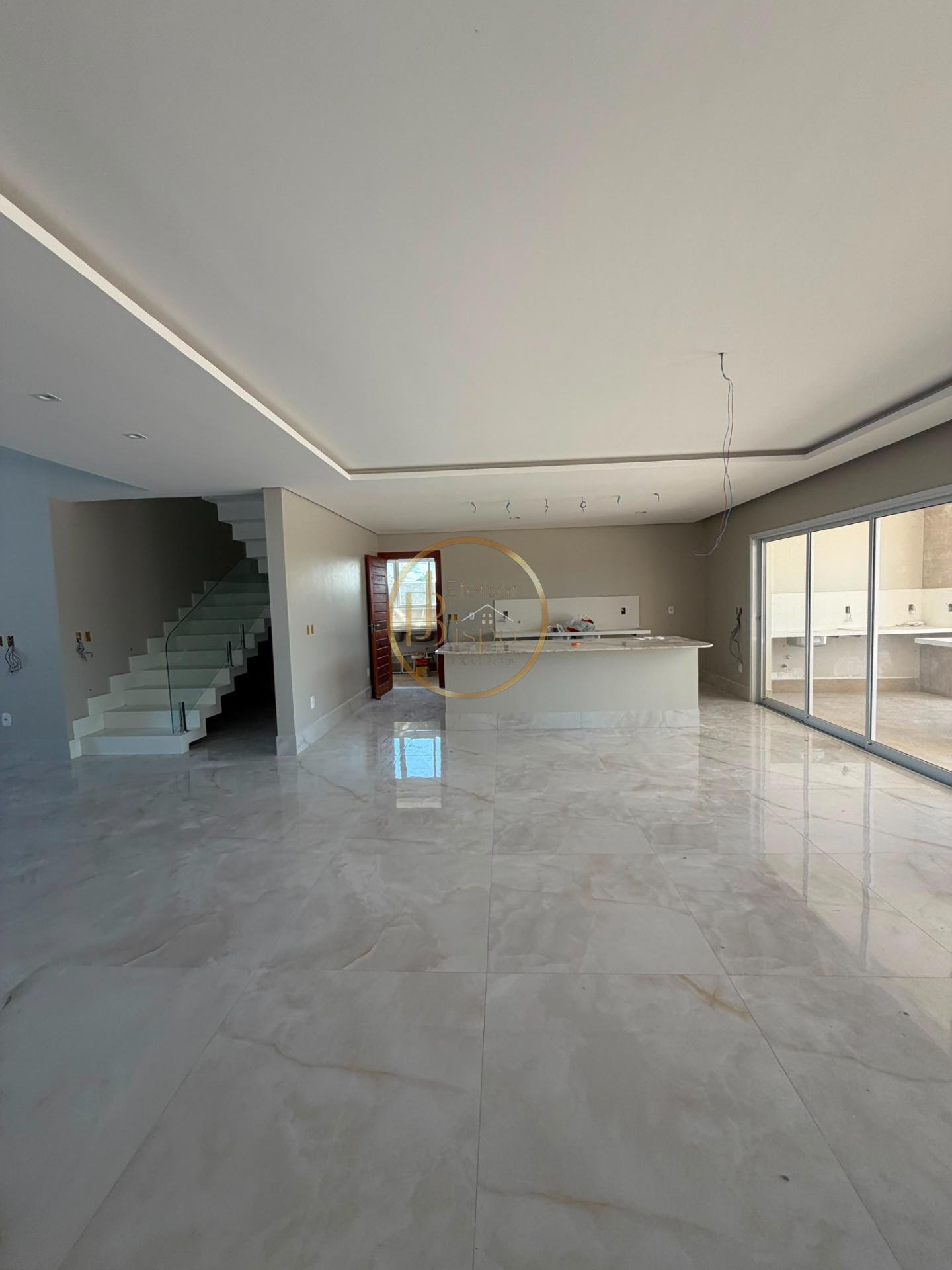 Casa à venda com 4 quartos, 5 banheiros, 5 vagas e 450m² no Gaudí, Porto Seguro — foto principal