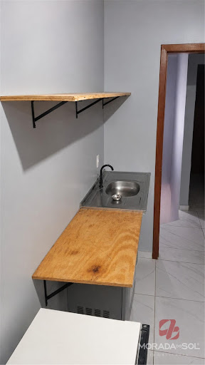 Cozinha compacta com pia e bancada