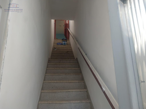 Escadas para casa de cima