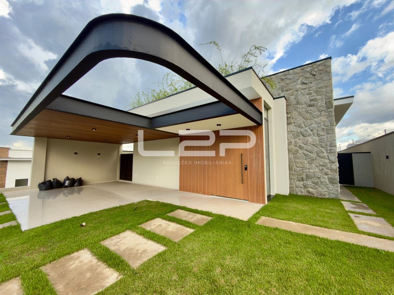 Casa à venda com 3 quartos, 3 suítes, 4 vagas e 203m² no Villagio Azzure, Itupeva (SP) — foto 2 de 30