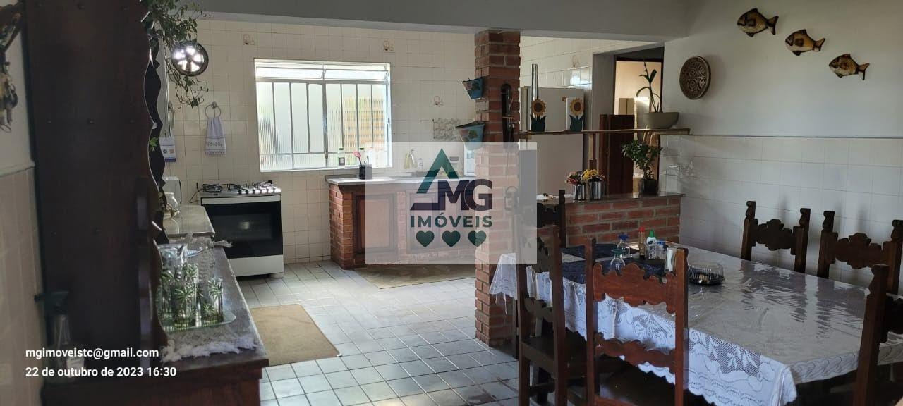 Casa à venda com 4 quartos e 3 banheiros no Chácara das Rosas, Três Corações (MG) — foto 17 de 23