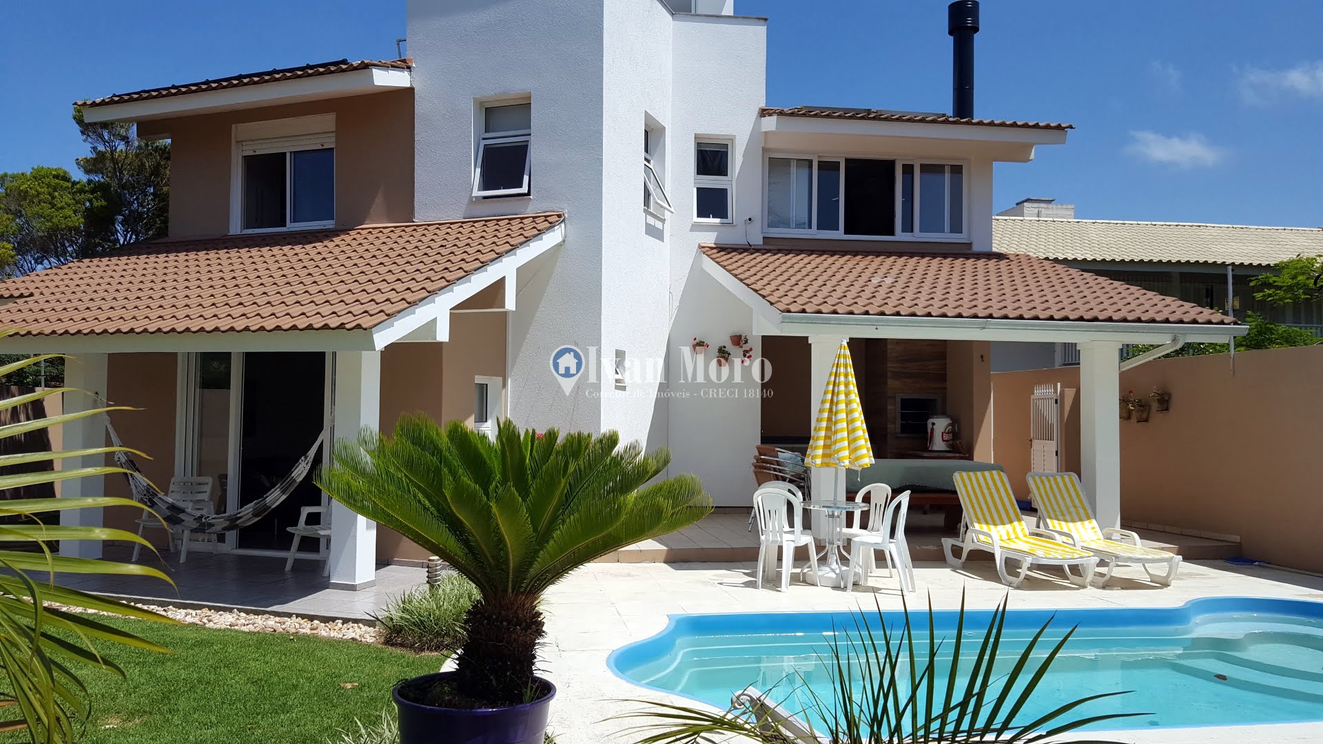 Casa para alugar com 4 quartos, 4 banheiros, 3 vagas e 250m² no Daniela, Florianópolis — foto principal