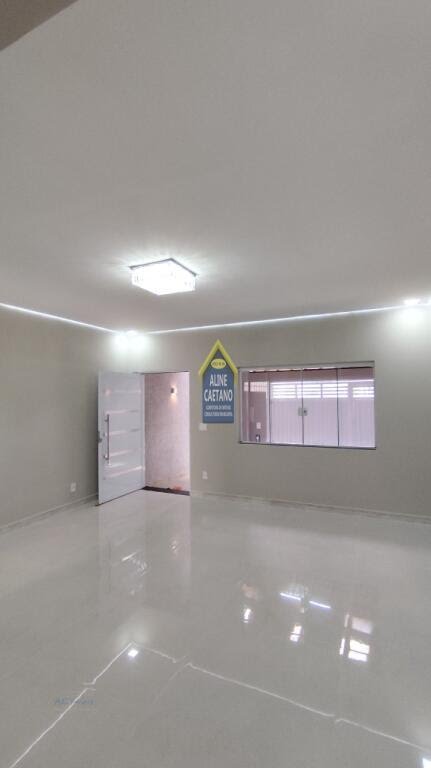 Casa à venda com 3 quartos, 1 suíte, 2 vagas e 110m² no Tupi, Praia Grande (SP) — foto 2 de 30