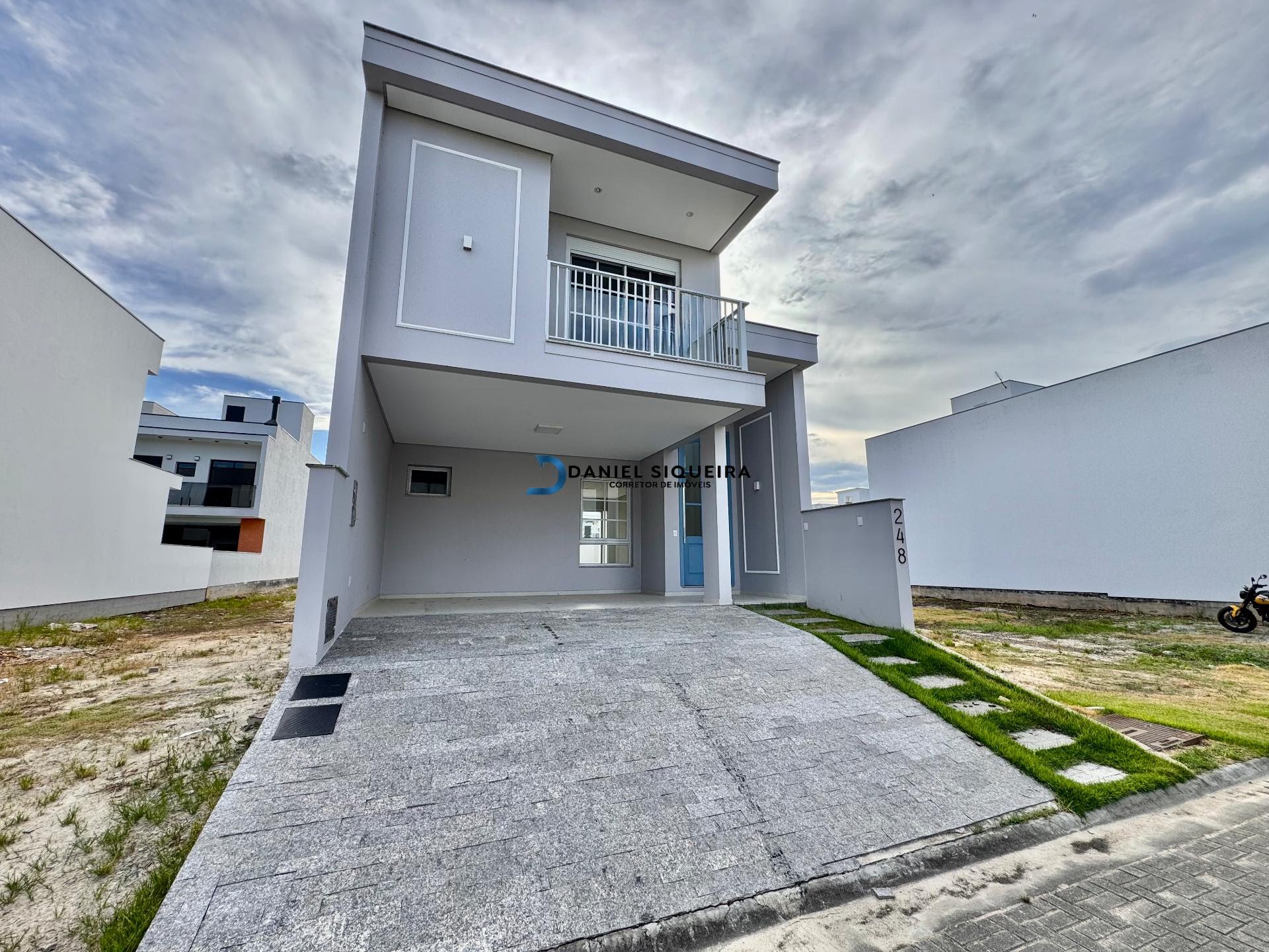 Casa à venda com 3 quartos, 3 suítes, 2 vagas e 189m² no Bairro Deltaville, Biguaçu (SC) — foto 3 de 28