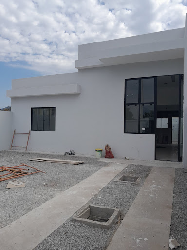 Encante-se com esta excelente casa localizada no Jardim Campomar, em Rio das Ostras, perfeita para quem busca conforto, praticidade e qualidade de vida. Com ambientes bem distribuídos e uma planta fun