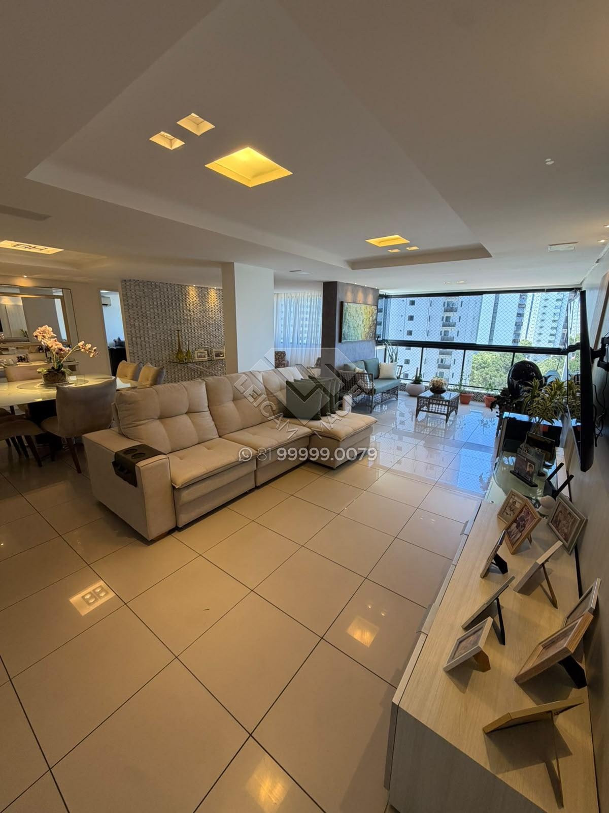 Compre Apartamento a bvenda no Edf. Quinta das Acácias com 152m², 3 quartos (2 suítes), móveis Dell Anno e 3 vagas cobertas. Agende visita com Leicam Maciel Imóveis.