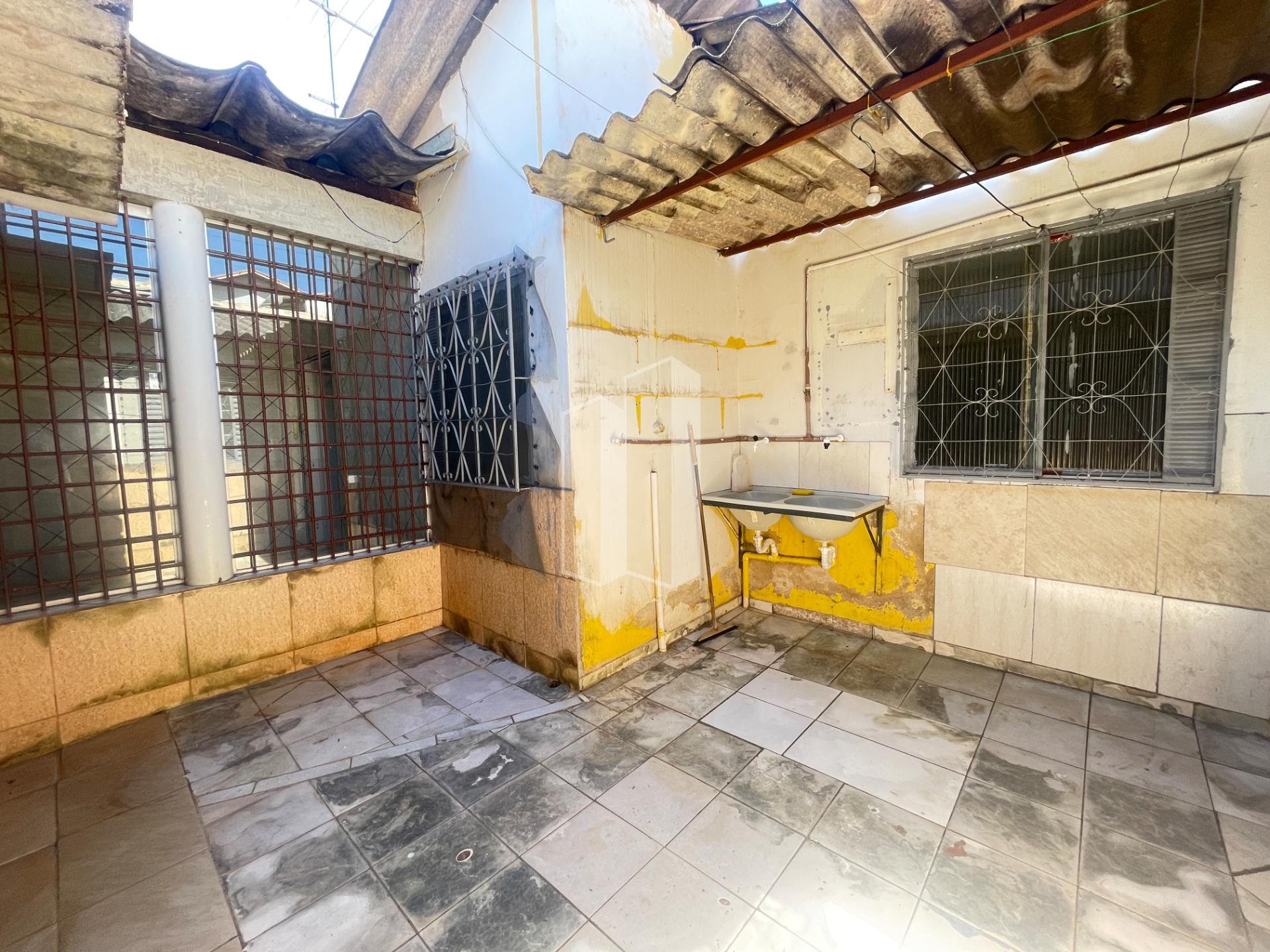 Casa à venda com 4 quartos, 1 suíte, 3 vagas e 200m² no Conjunto Residencial Aruanã I, Goiânia (GO) — foto 23 de 30
