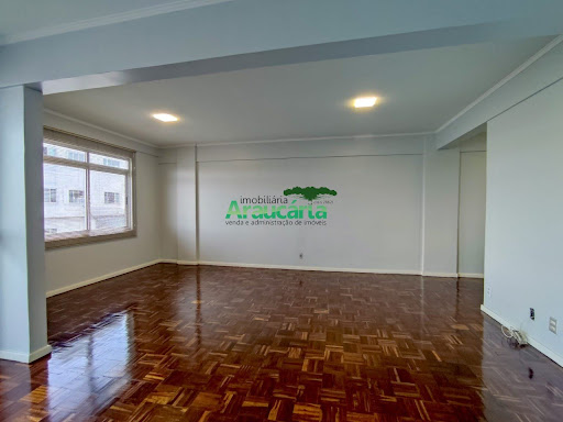 Sala ampla em dois ambientes