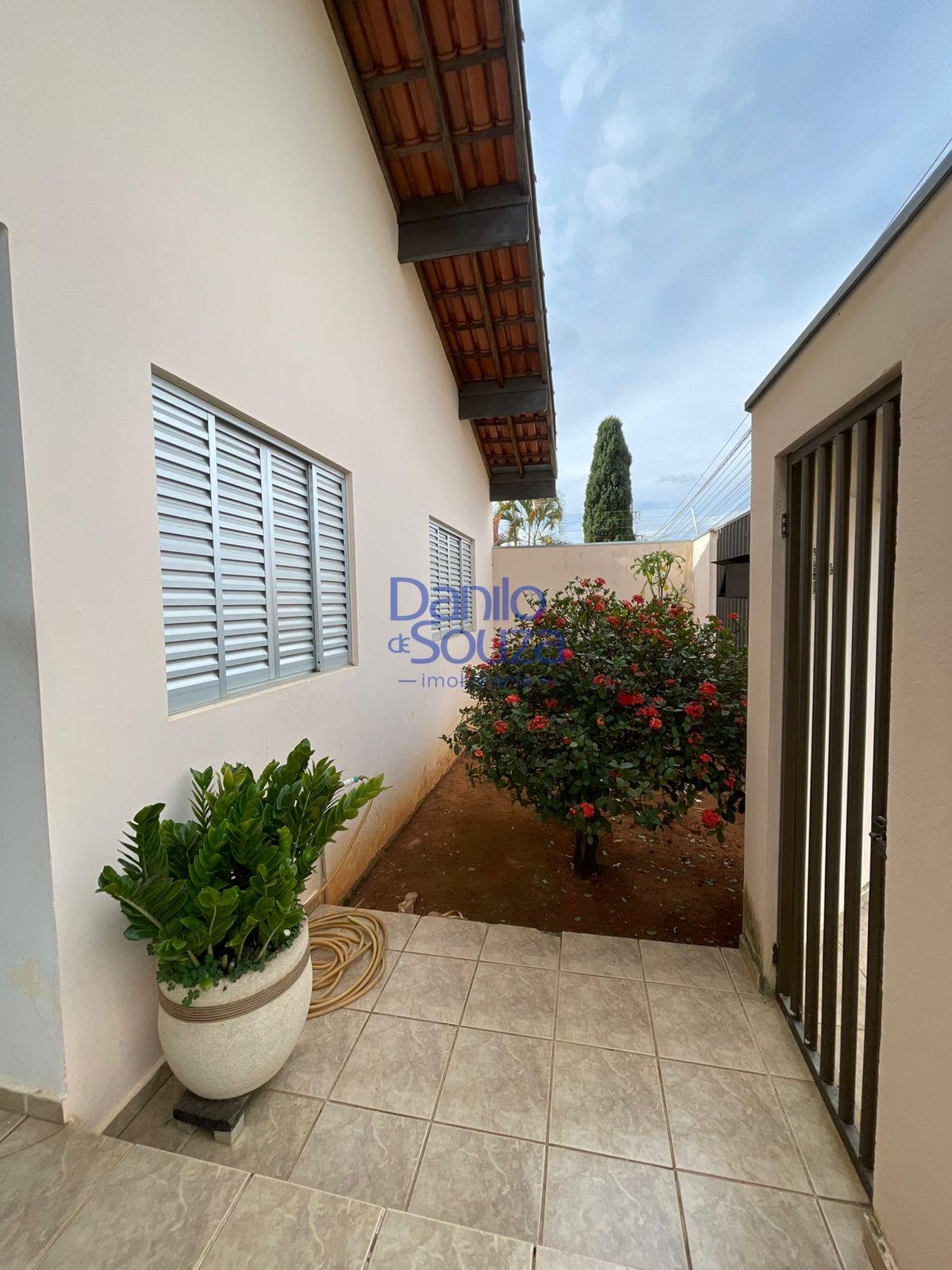 Casa à venda com 4 quartos, 3 banheiros, 4 vagas e 246m² no Veredas da Cidade, Araxá — foto principal