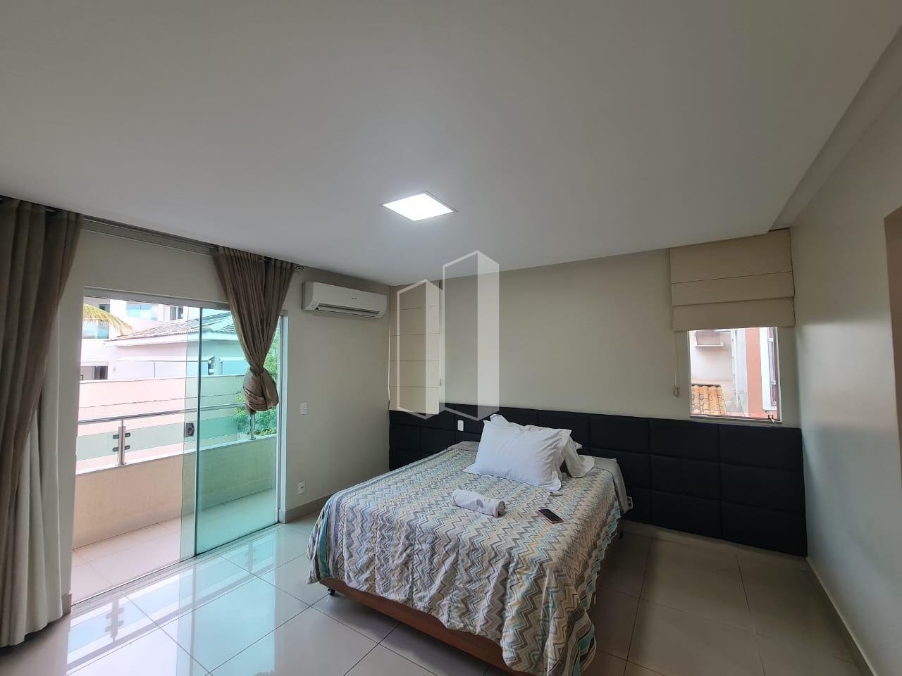 Casa à venda com 4 quartos, 4 suítes, 4 vagas e 281m² no Jardins Madri, Goiânia (GO) — foto 13 de 25