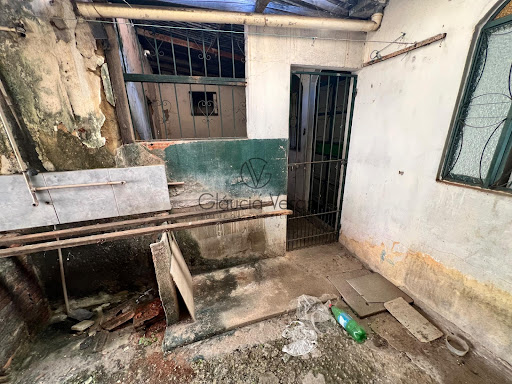 Casa antiga à  venda no bairro Nossa Senhora de Fátima 