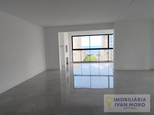 Apartamento  à venda em Meia Praia  -  Itapema, SC.