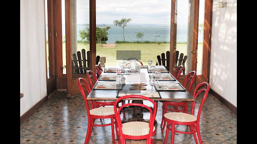 Sala de jantar vista para represa