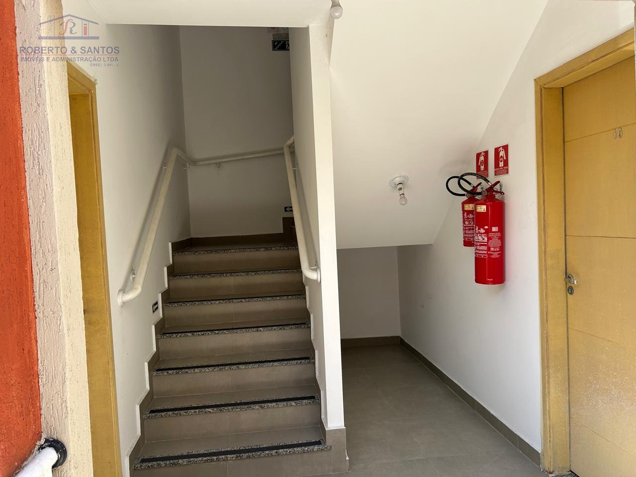 Escadas de acesso