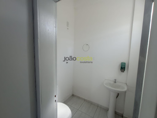 Loja para Alugar na Ponte do Imaruim, Palhoça – 33m², 1 Banheiro