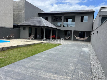 Sobrado à venda com 04 dormitórios no Riviera