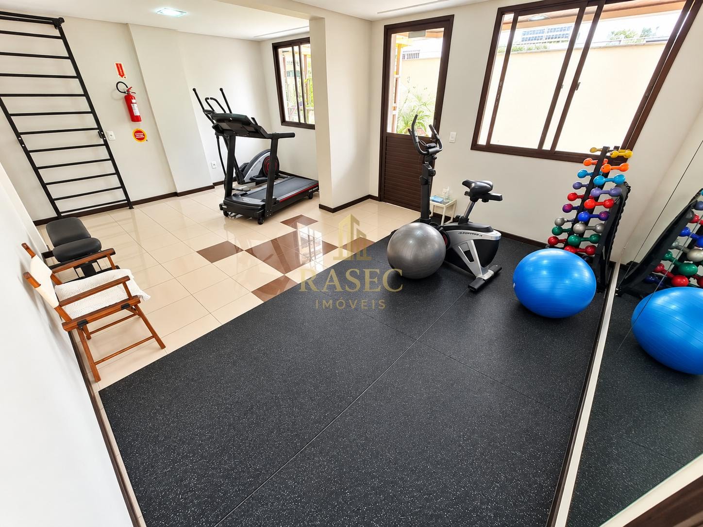 Apartamento para alugar com 3 quartos, 1 suíte, 2 vagas e 94m² no Centro I, Brusque (SC) — foto 5 de 18