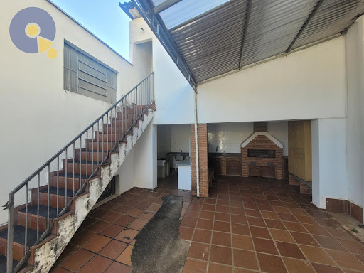 Casa  no Centro de Amparo - Opção Comercial 