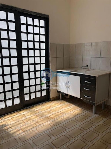Compre Casa de renda com 6 Dormitórios,  4 Suites,  2 Vagas com 270M² em Vila Medeiros por R$ 550.000.  