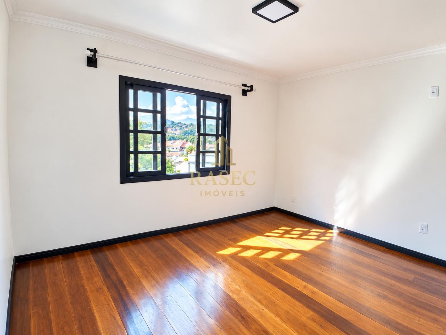 Casa para alugar com 4 quartos, 1 suíte, 2 vagas e 1m² no Primeiro de Maio, Brusque (SC) — foto 11 de 14