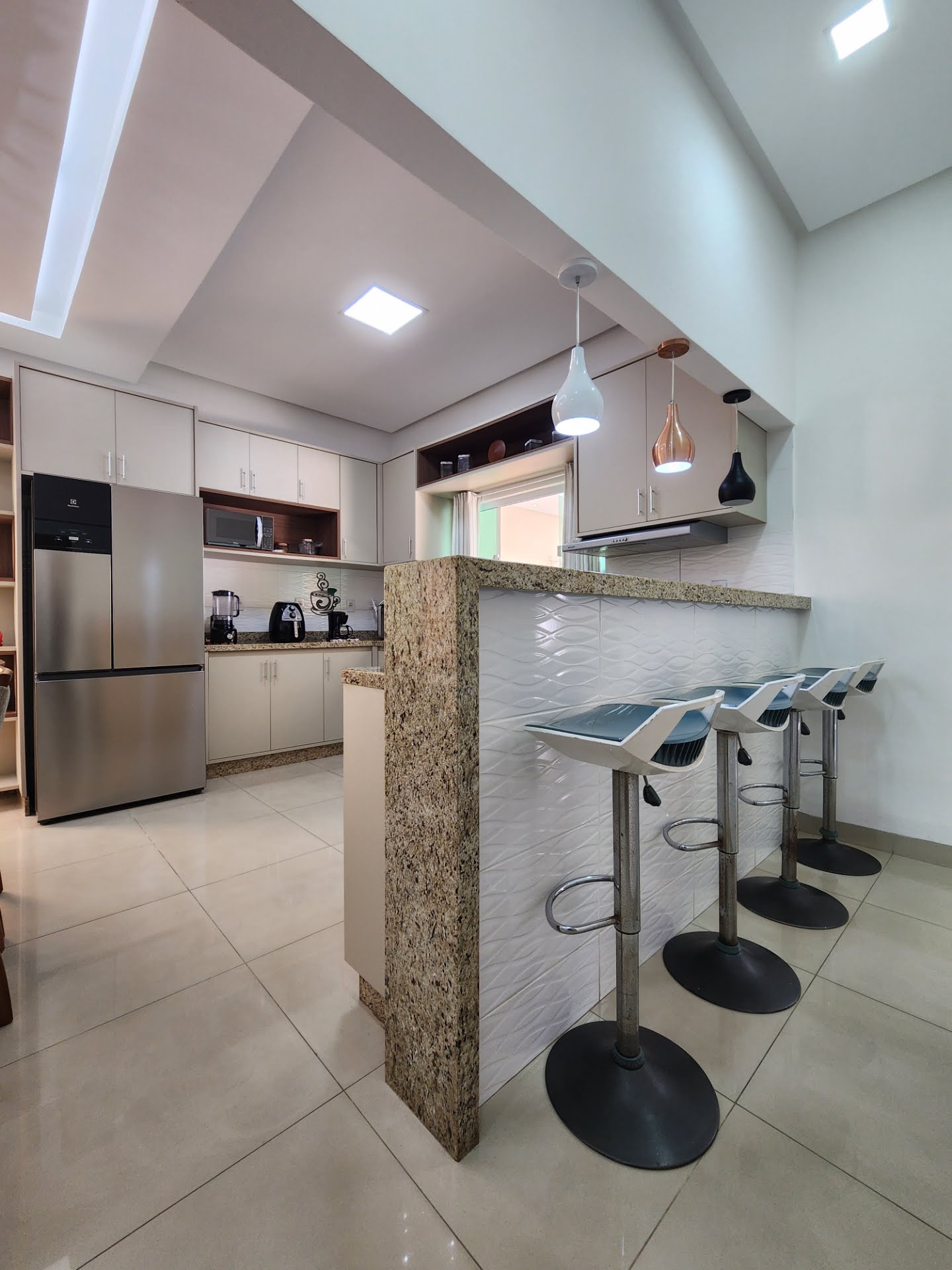 Casa à venda com 3 quartos, 2 suítes, 2 vagas e 220m² no Parque Ipê, Feira de Santana (BA) — foto 8 de 26
