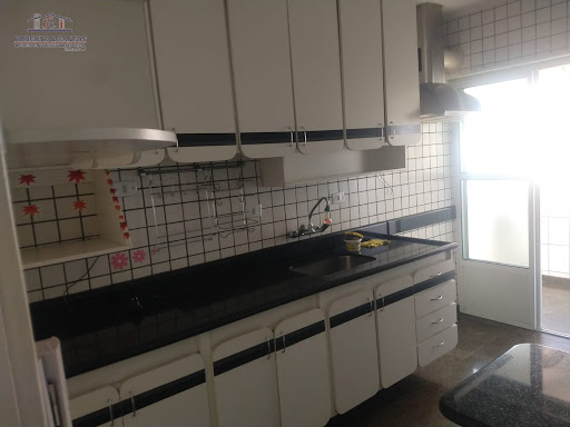 Cozinha com armários