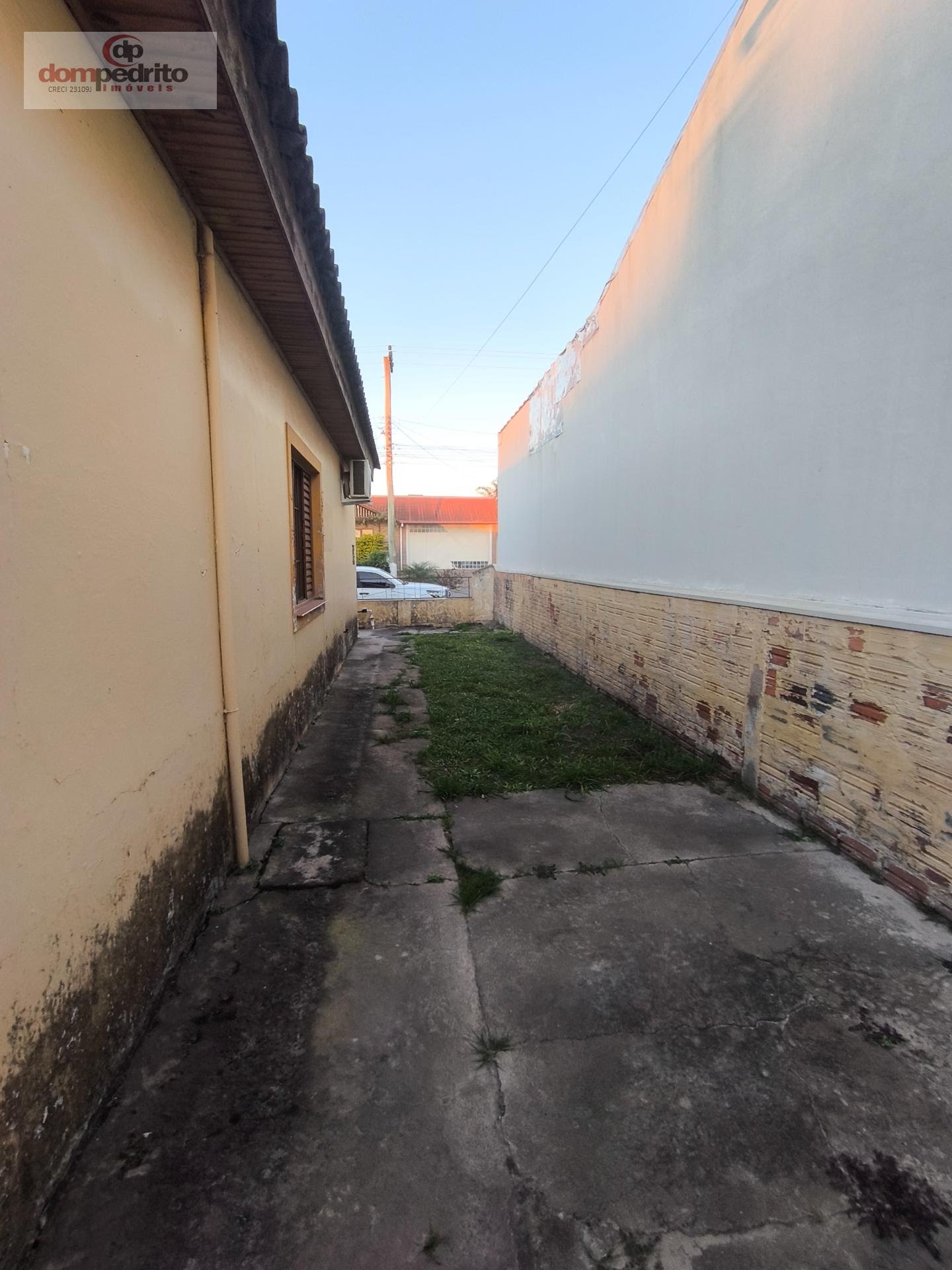 Pátio lateral esquerda