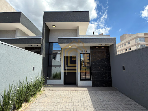 Descubra o prazer de viver no bairro Angra dos Reis, no bairro Cascavel, nesta charmosa casa à venda com 56m² de área útil. Com um projeto inteligente e funcional, o imóvel oferece 1 dormitório sen