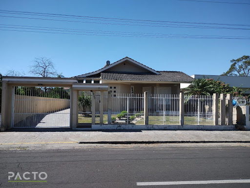  3 dormitórios, 1 suíte, 2 banheiros por R$ 1.550.000. ótima localização, Area centra da cidade