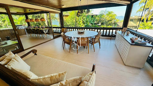 Apartamento de Luxo com Vista para o Mar em Mombaça – Angra dos Reis/RJ