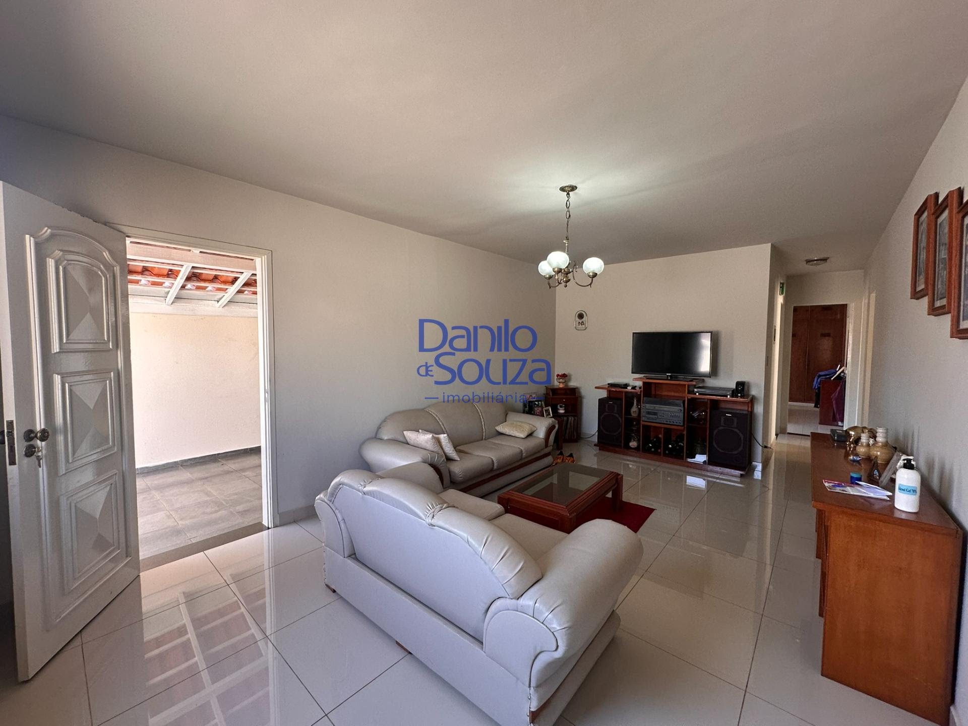 Casa à venda com 3 quartos, 1 suíte, 2 vagas e 360m² no Recanto das Mangueiras, Araxá (MG) — foto 7 de 13