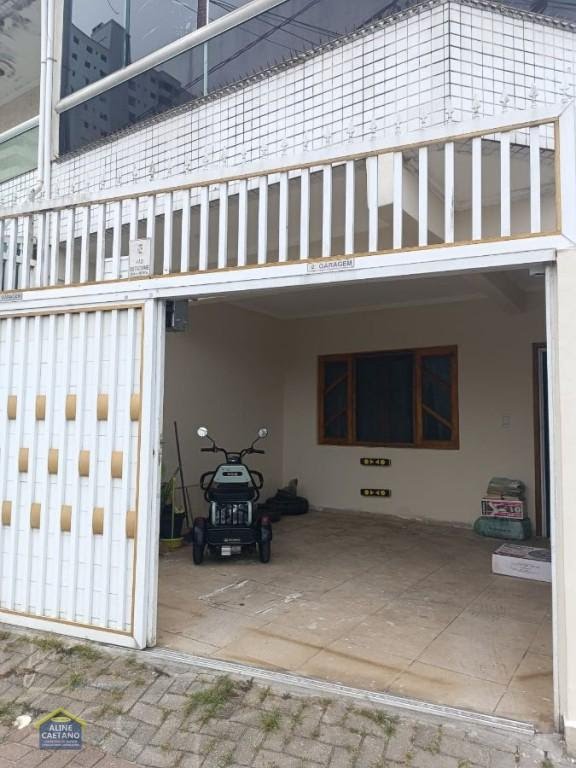 Casa à venda com 3 quartos, 2 banheiros, 1 vaga e 123m² no Guilhermina, Praia Grande — foto principal