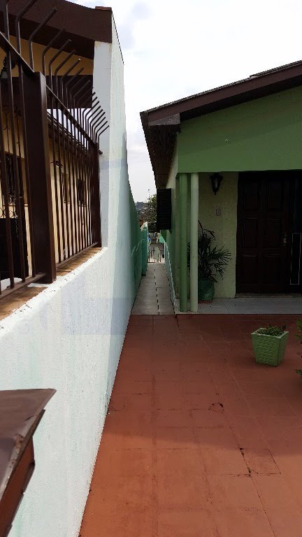 Vista do corredor acesso casa dos fundos